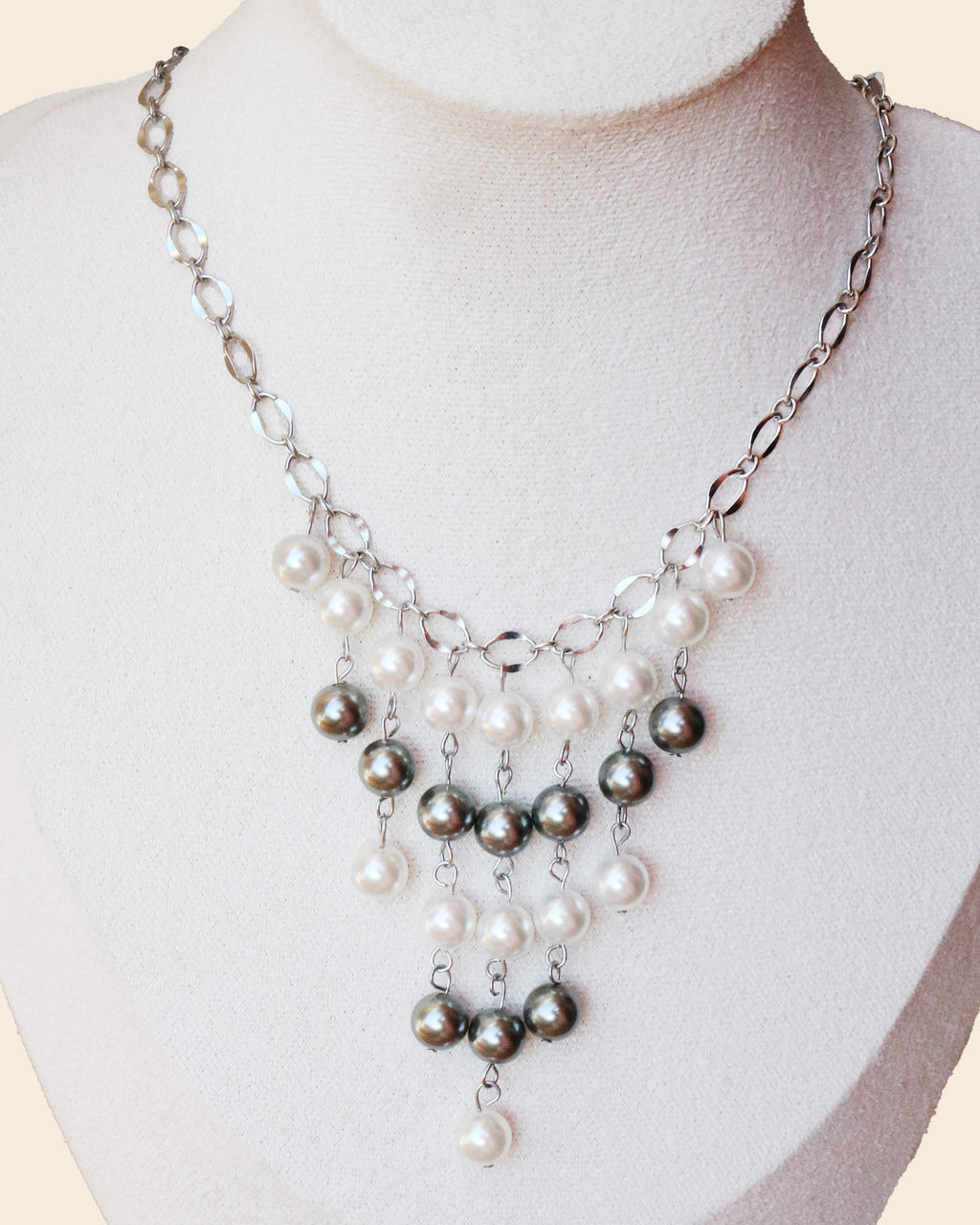 The Elegance Pearls Necklace